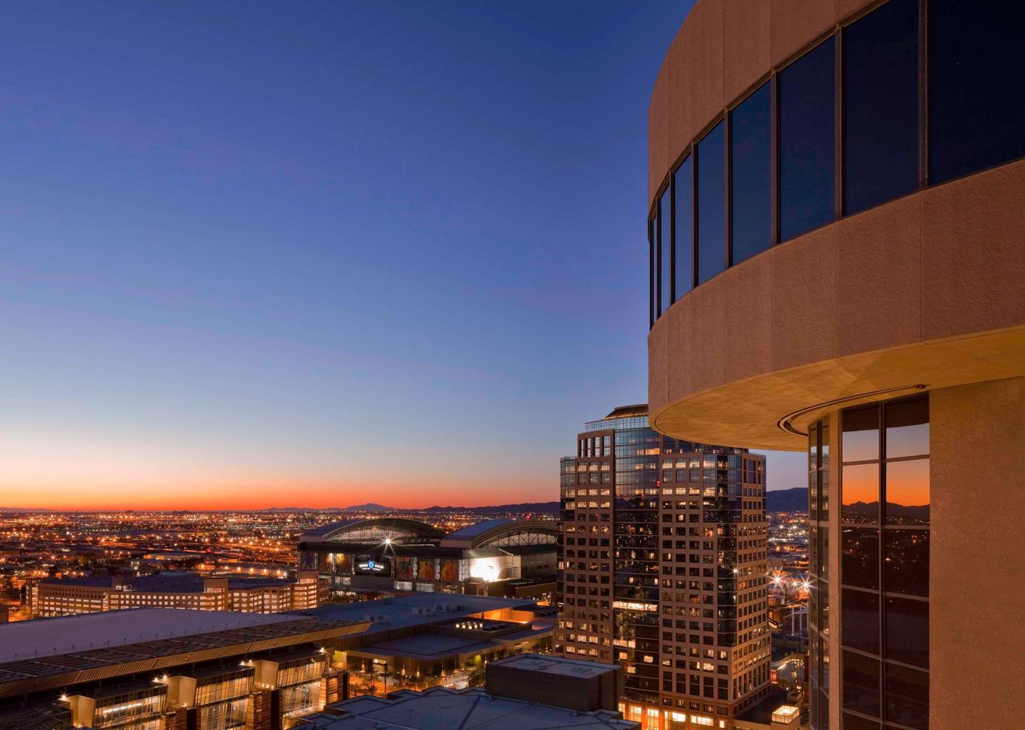 Hyatt Regency Phoenix Downtown - No Destination Fees Bagian luar foto