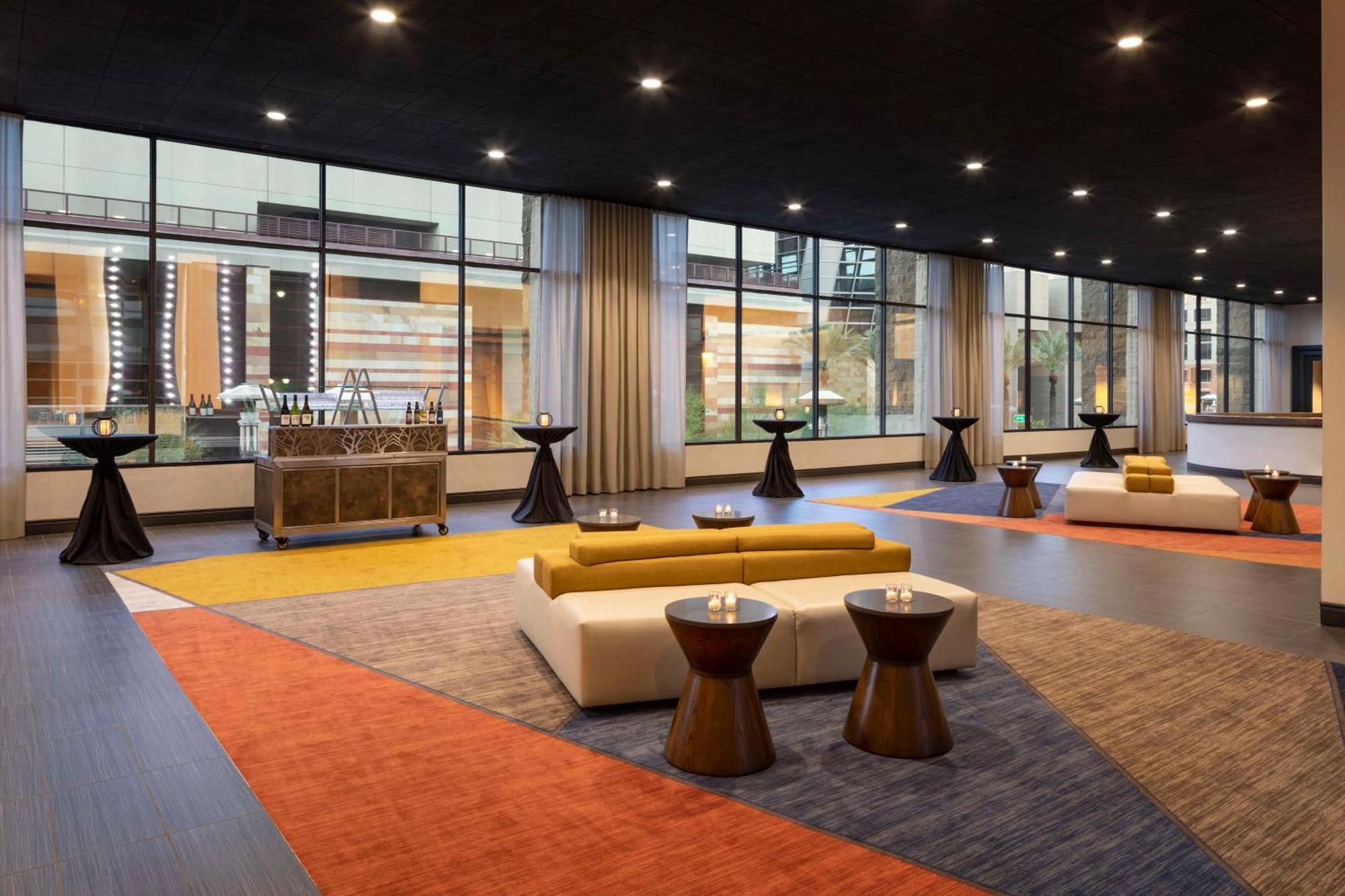 Hyatt Regency Phoenix Downtown - No Destination Fees Bagian luar foto
